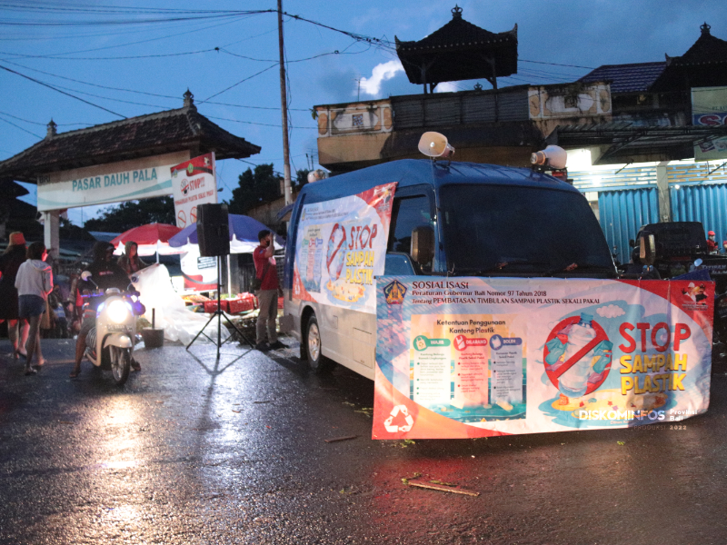 Ajak Masyarakat Kurangi Penggunaan Plastik Sekali Pakai, Diskominfos Bali Laksanakan Kegiatan Sosialisasi Timbulan Sampah Plastik
